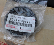 TOYOTA 9031150044